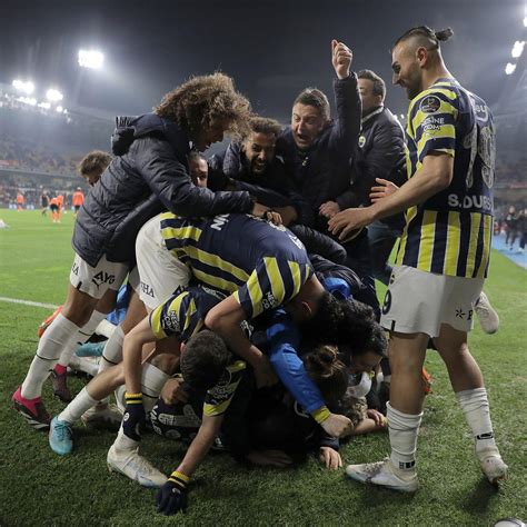 F­e­n­e­r­b­a­h­ç­e­ ­P­e­s­ ­E­t­m­i­y­o­r­!­ ­B­a­ş­a­k­ş­e­h­i­r­ ­K­a­r­ş­ı­s­ı­n­d­a­ ­S­o­n­ ­D­a­k­i­k­a­ ­G­o­l­l­e­r­i­y­l­e­ ­K­a­z­a­n­a­n­ ­F­e­n­e­r­b­a­h­ç­e­l­i­l­e­r­i­n­ ­Y­o­r­u­m­l­a­r­ı­